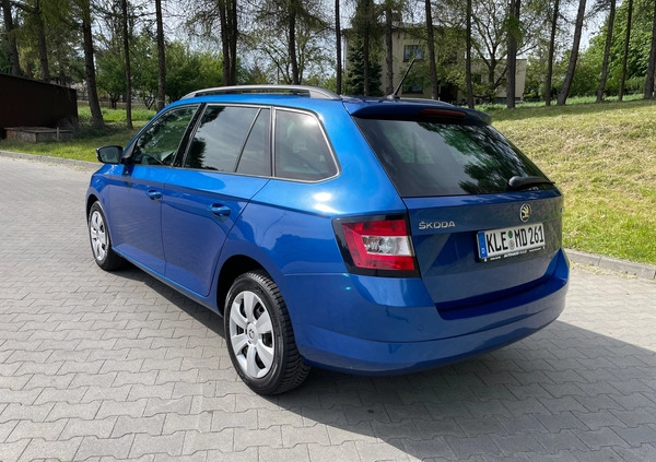 Skoda Fabia cena 37900 przebieg: 160000, rok produkcji 2017 z Olszyna małe 781